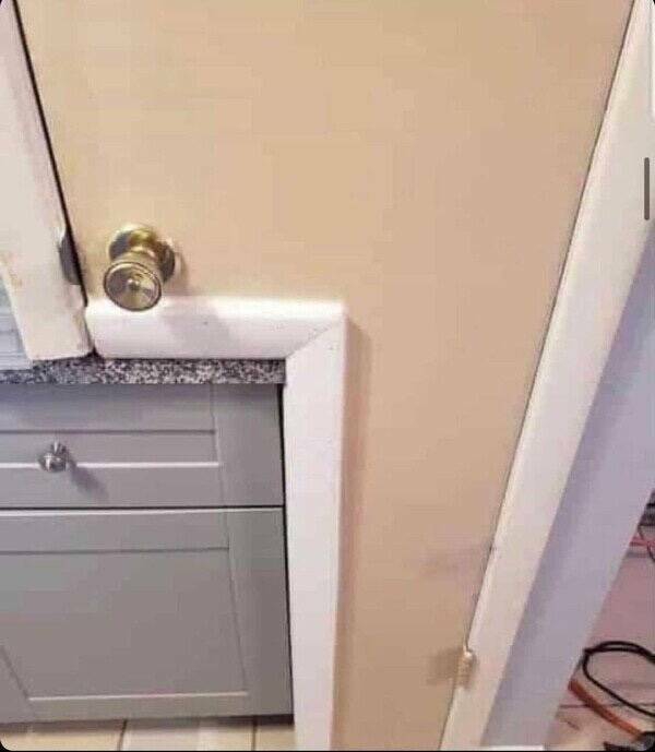 hilariously_bad_construction_fails_that_defy_logic_640_high_22[1].jpg