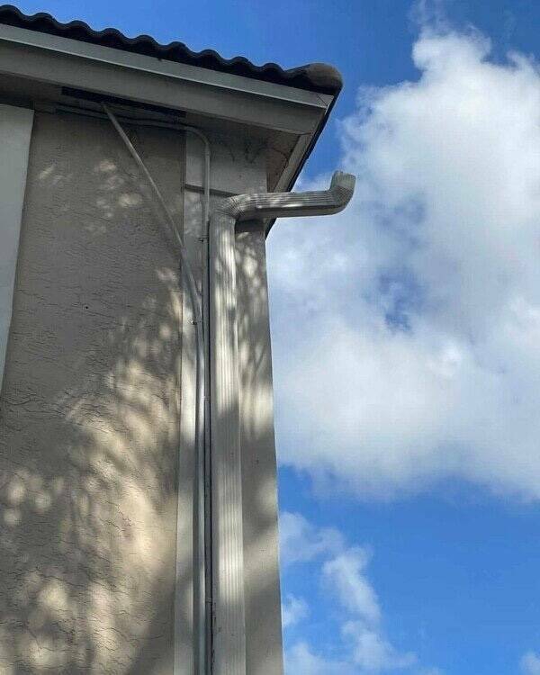 hilariously_bad_construction_fails_that_defy_logic_640_high_27[1].jpg