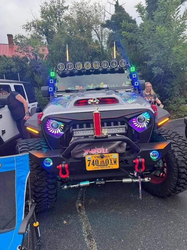 jeeps_so_chaotic_even_offroad_trails_would_reject_them_640_high_15.jpg