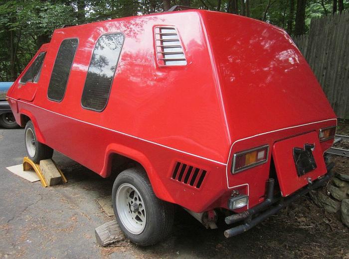 neobychnyj-retrofuturisticheskij-kemper-phoenix-van-12.jpg