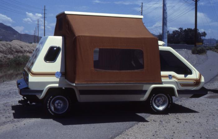 neobychnyj-retrofuturisticheskij-kemper-phoenix-van-6.jpg