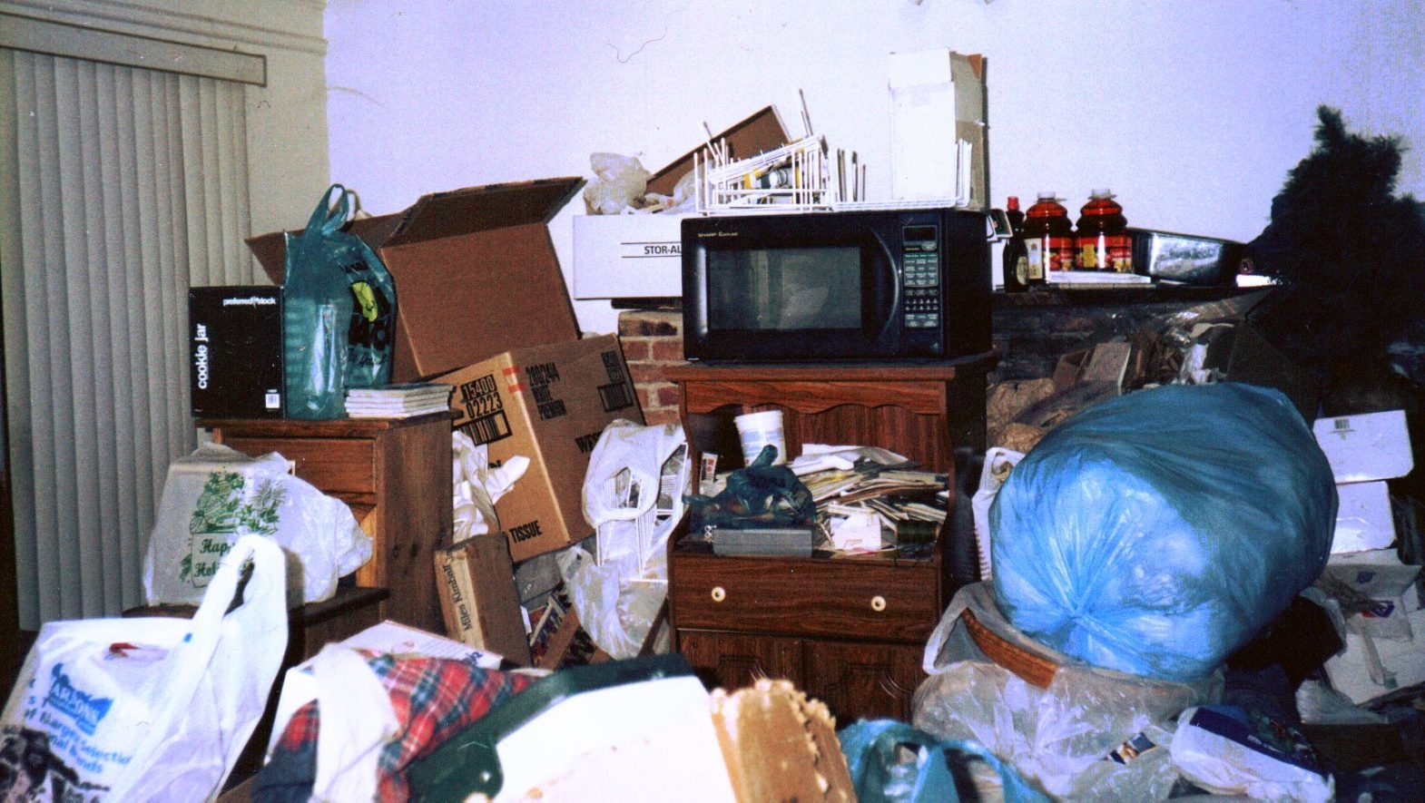 Hoarding_living_room-e1748029297897[1].jpg