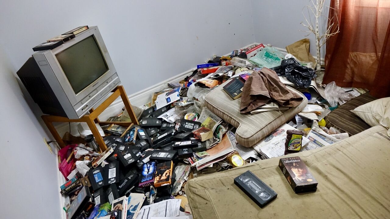 trashed-vanier-house-bedroom[1].JPG