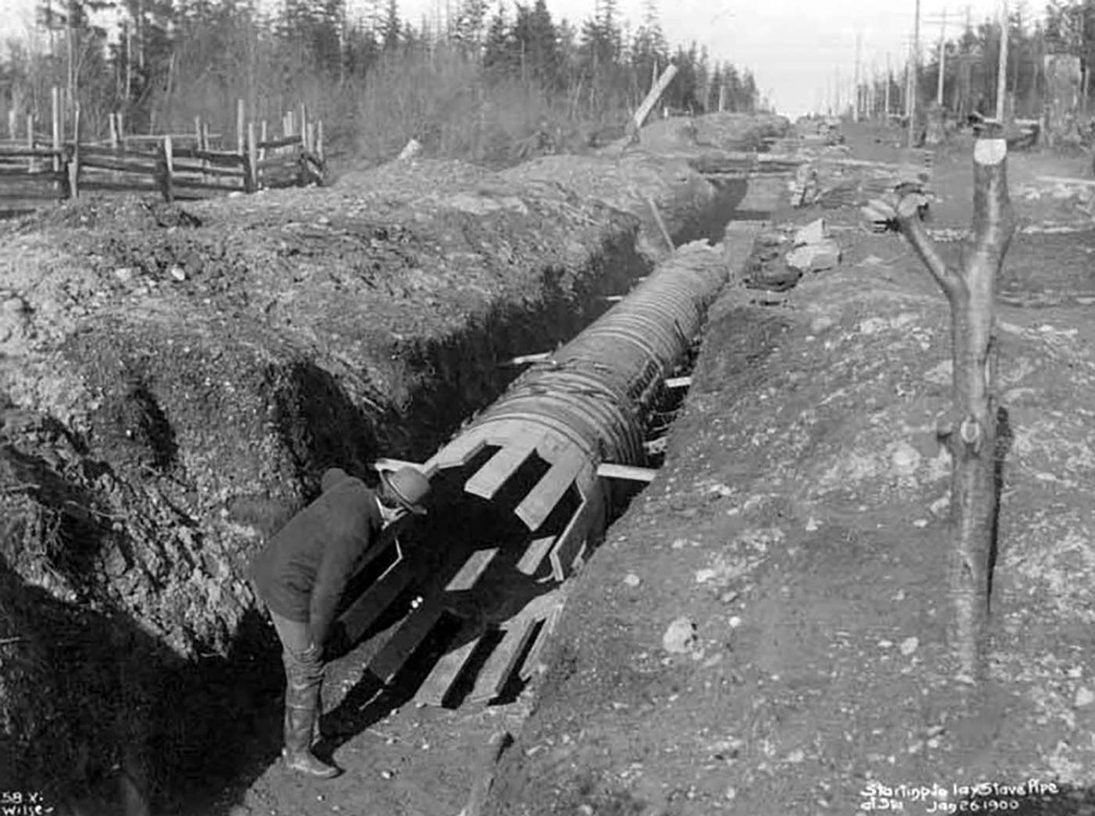 wooden-water-pipeline-2.jpg